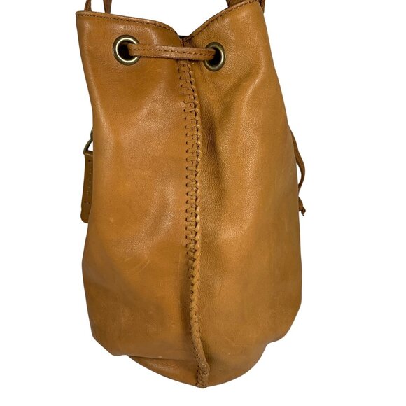 Vintage FOSSIL Camel Tan Leather Drawstring Bucket Shoulder Bag Tassel Charm - Picture 6 of 16